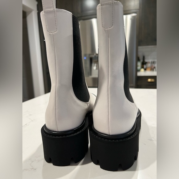 Chanel two-tone lug boot size 39 - Picture 5 of 6